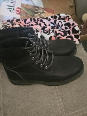 Women's Black Lace-Up Knit Collar Ankle Boots
